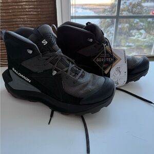 Salomon Men's Black and Gray GORE-TEX Athletic Shoes